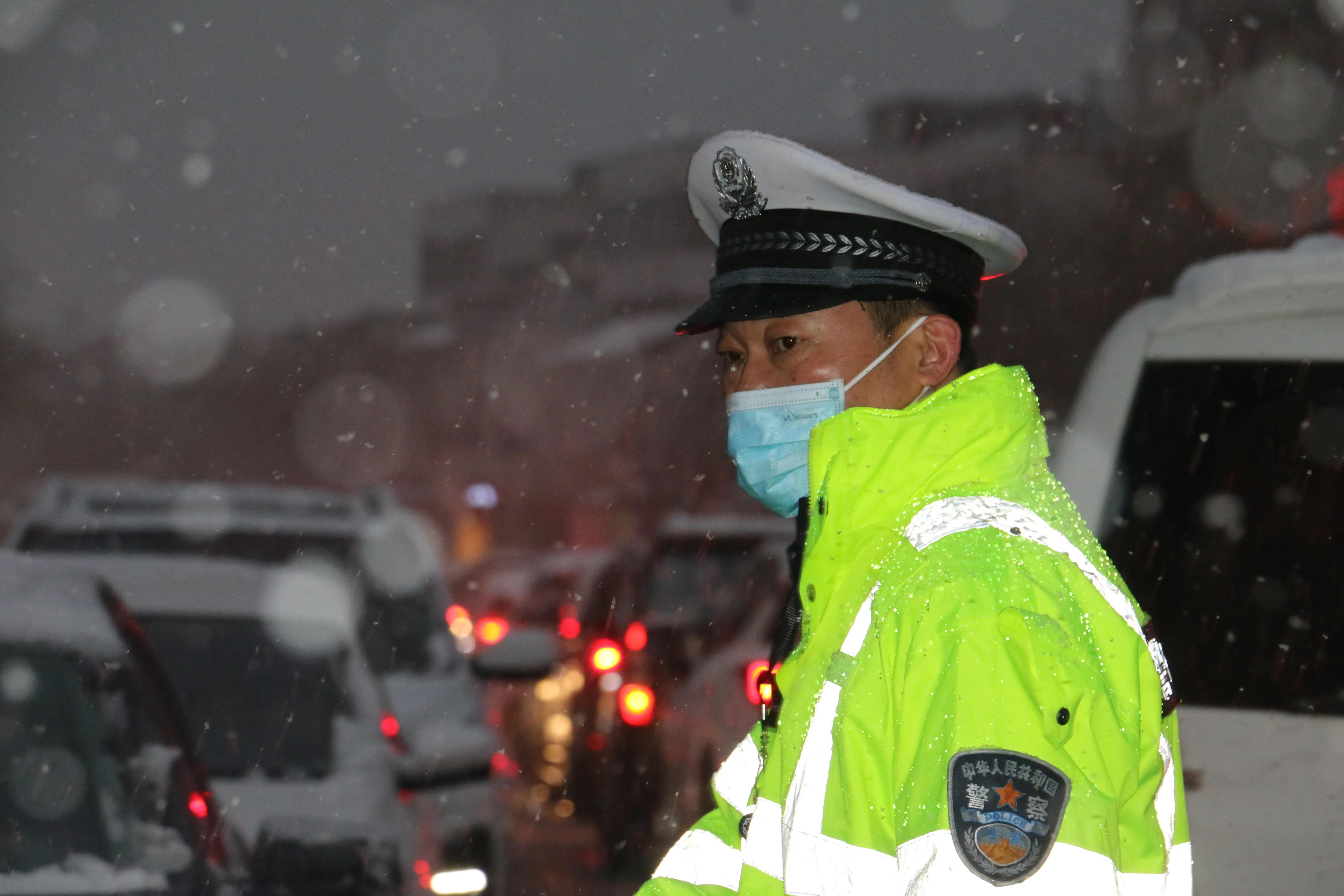 以雪为“令” 闻“令”而动尉氏县交警大队五措施迎第二轮降雪寒